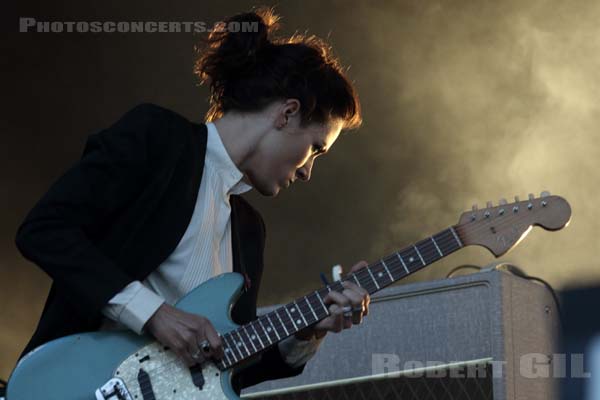 SAVAGES - 2015-08-16 - SAINT MALO - Fort de St Pere - Gemma Thompson